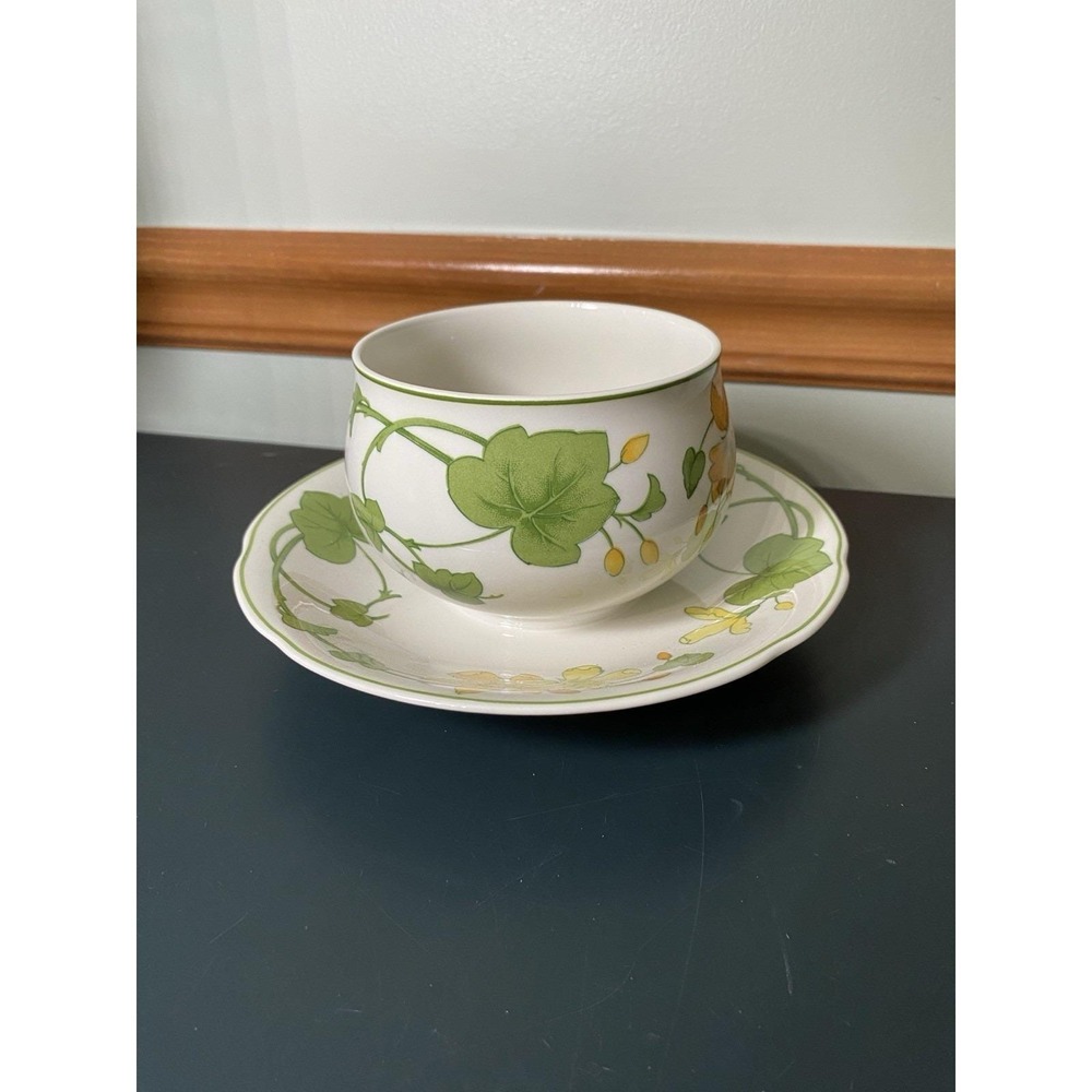 Vintage Villeroy&Boch Porcelain Geranium Gravy Sauce Boat - Fixed Plate